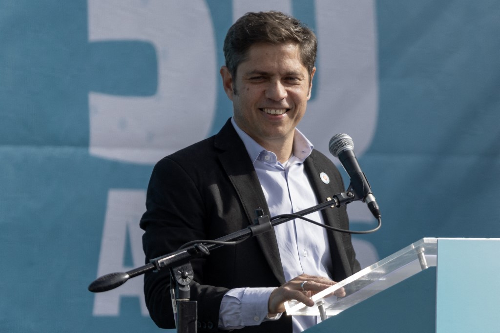 Kicillof habló sobre los 24 policías bonaerenses apartados por vínculos con un candidato de Milei: "Hay normas que respetar" | Política