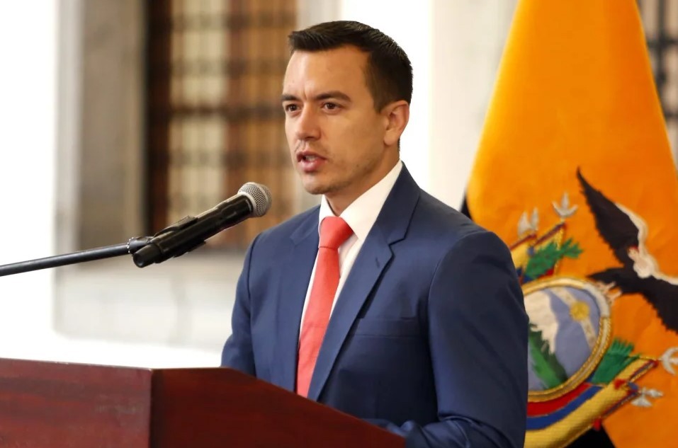 Ecuador anuncia la desvinculación de 5.000 funcionarios públicos y fusión de ministerios | Internacionales