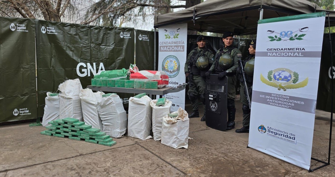 Quemarán 480 kilos de cocaína incautada en una avioneta en Rosario | Actualidad