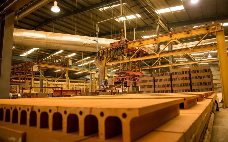 La actividad industrial creció 12%, pero sigue debajo de los niveles de 2023 | Economía