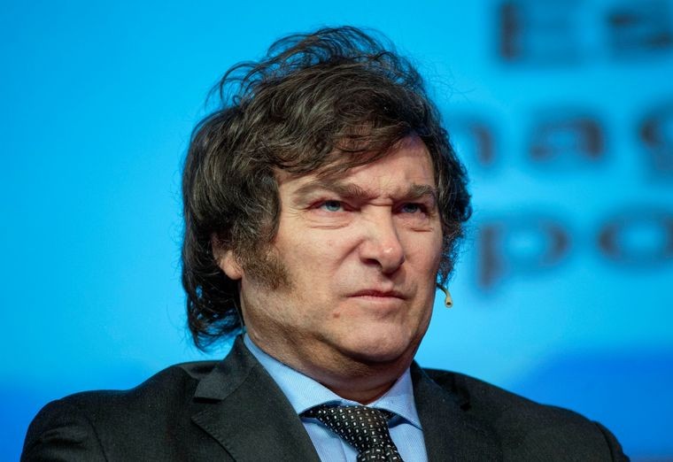 Javier Milei vetó el aumento a jubilaciones y la ley de emergencia en discapacidad | Política