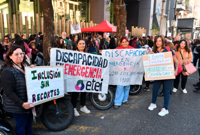 Diversas agrupaciones se movilizarán hoy contra del veto a la Ley de Emergencia en Discapacidad | Política