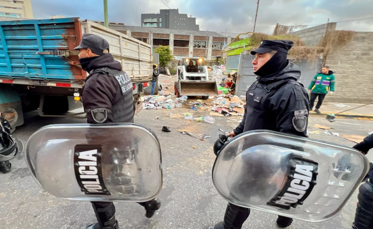 CABA: desalojaron un predio que era tomado por cartoneros informales y hubo protestas | Actualidad