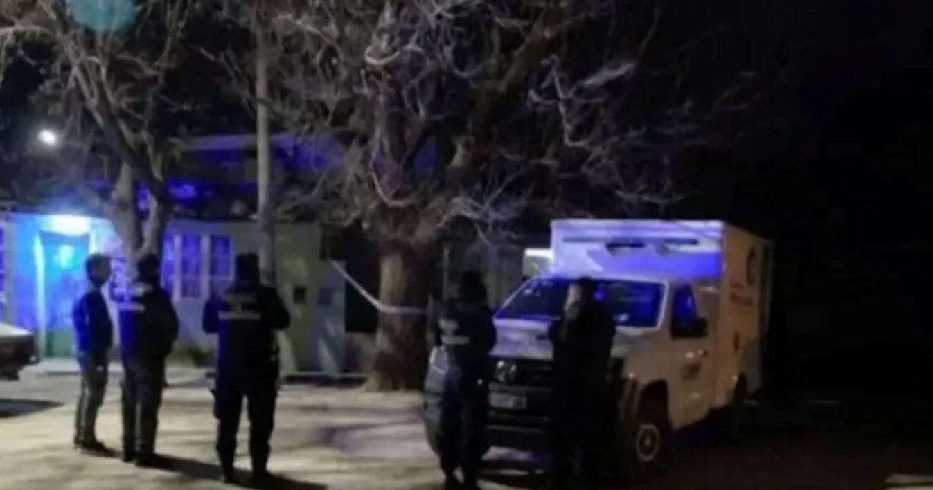 Mujer dijo que se despertó y vio a su hijo asesinado: está detenida e investigan si sufrió un brote psicótico | Actualidad