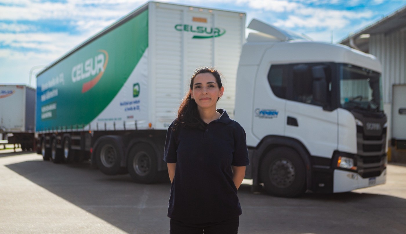 Una empresa de logística incorpora conductoras profesionales a su staff | Economía