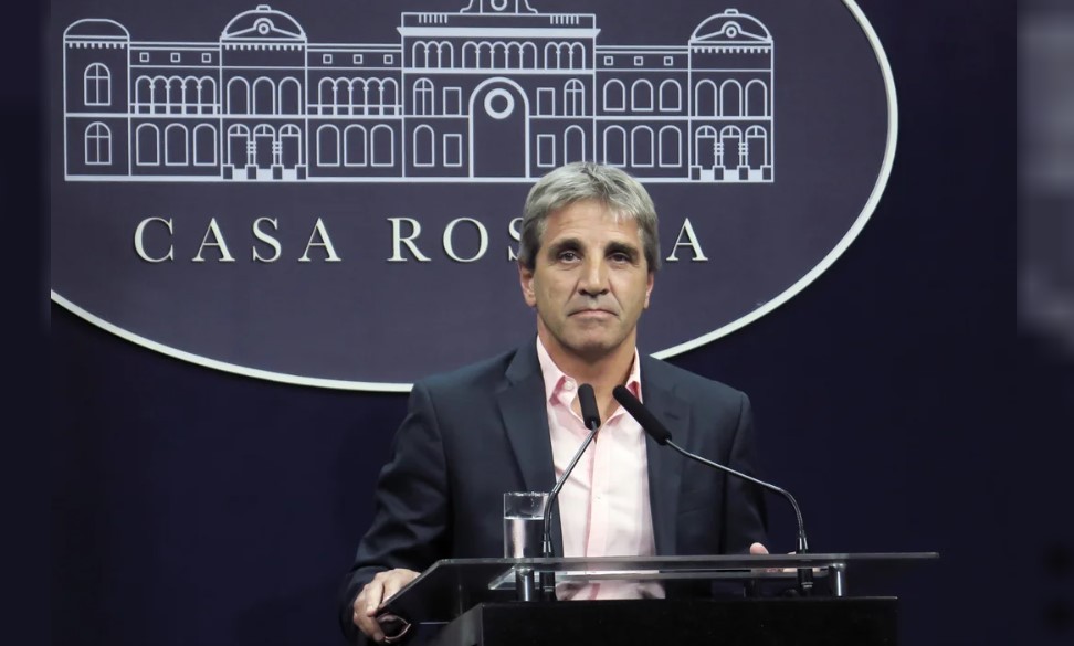 Luis Caputo no consiguió renovar un 40% de los vencimientos de deuda pese a que ofreció supertasas | Economía