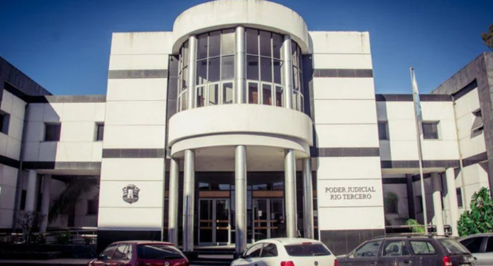 Una mujer va a juicio acusada de matar a su padre: denunció que era abusada desde su infancia | Actualidad