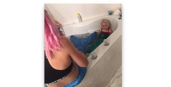 La niñera que se disfrazó de sirenita para consolar a una nena de 3 años a la que se le había muerto el padre | Curiosidades