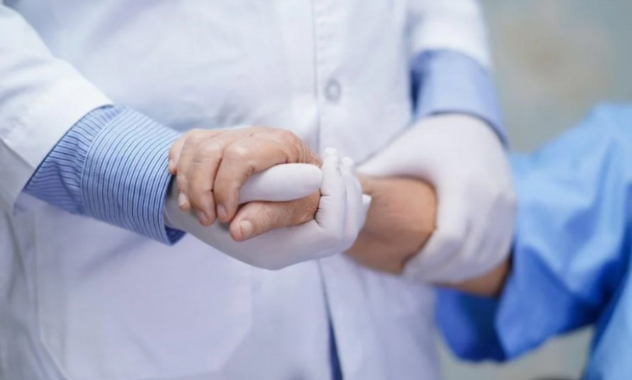 Piden 11 años y medio de prisión para un enfermero por abuso sexual de una paciente de 70 años en Neuquén | Actualidad