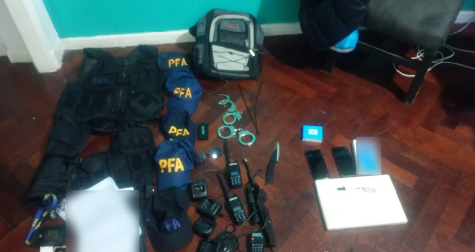 El arsenal de los falsos policías: allanaron al jefe de la banda que entraba a robar a casas en Monserrat | Actualidad