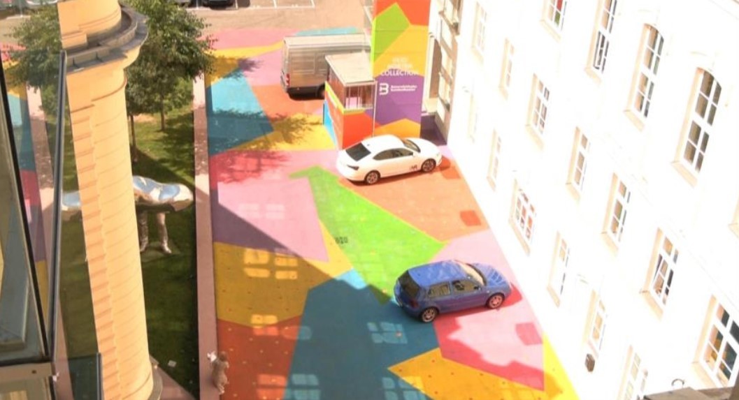 Un museo en Austria pinta el asfalto para enfrentar el calor: la temperatura del suelo pasó de 31 a 20 grados | Internacionales