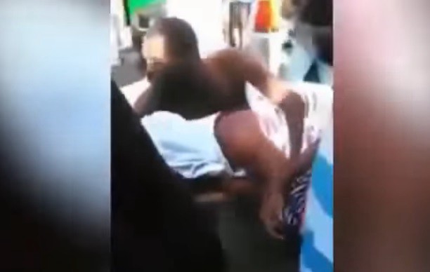 Video viral: tuvieron sexo, no pudieron despegarse y los trasladaron juntos en una camilla | Curiosidades