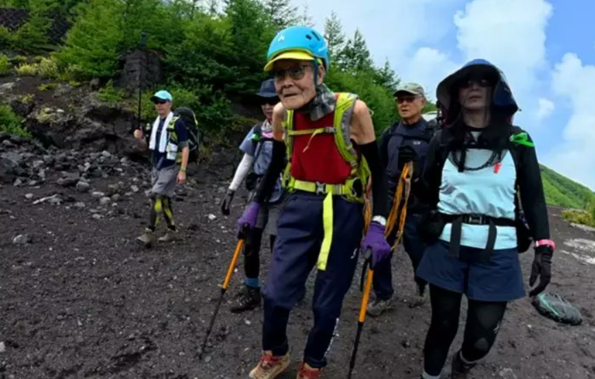 Un hombre de 102 años escaló una montaña de 3.776 metros | Internacionales