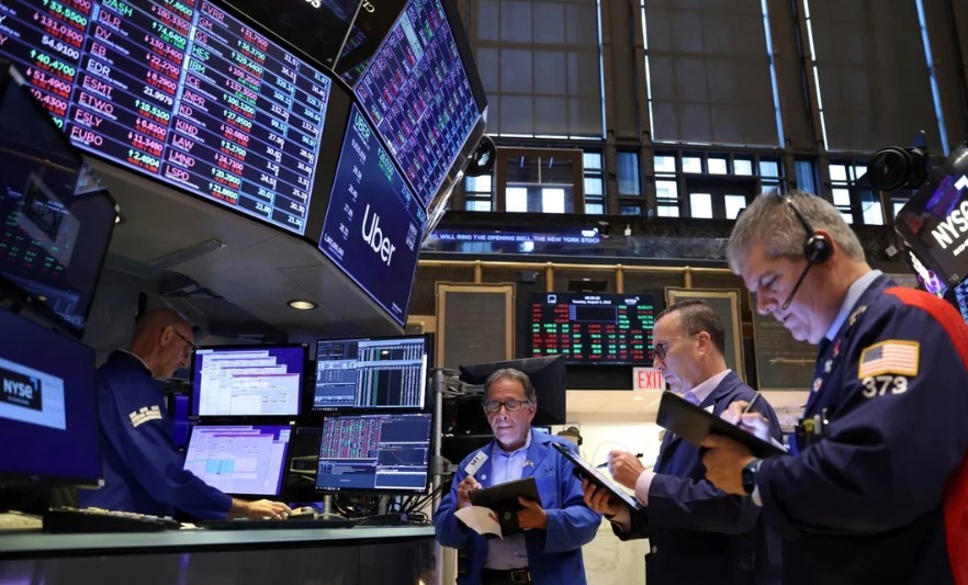 Acciones y bonos recortaron pérdidas mientras que el riesgo país superó los 800 puntos | Economía