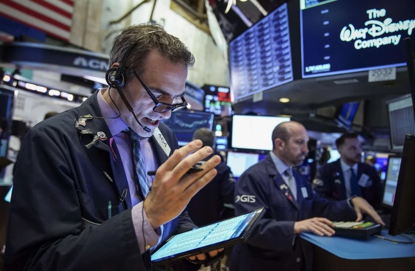 Acciones y bonos cayeron, mientras que el riesgo país subió hasta 850 en jornada de licitación de deuda | Economía