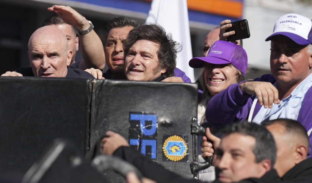 Detuvieron a dos personas por la agresión a la caravana de Milei en Lomas de Zamora | Política