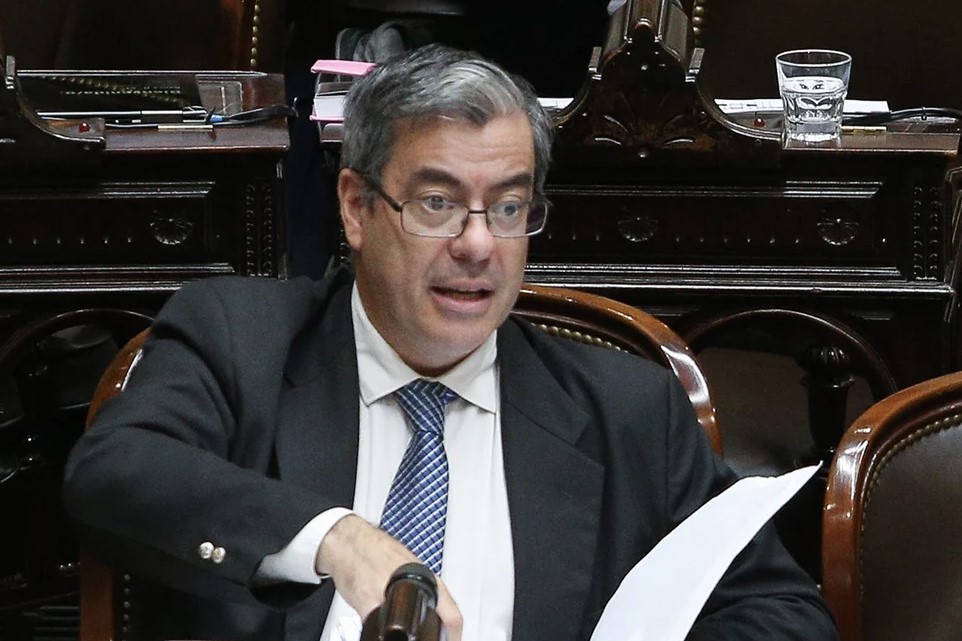 Germán Martínez dice que mientras los argentinos hacen "un gran esfuerzo" en el Gobierno "están choreando" | Política