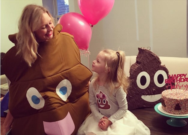 La nena quería un cumpleaños con temática de "caca" y los padres le cumplieron el pedido | Curiosidades