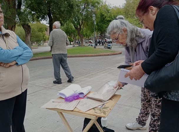 Jubilados juntan firmas vía web  para que PAMI restituya los medicamentos gratis | Actualidad