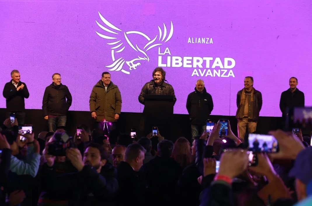 Milei tiene previsto asistir al búnker de campaña el domingo en Gonnet | Política