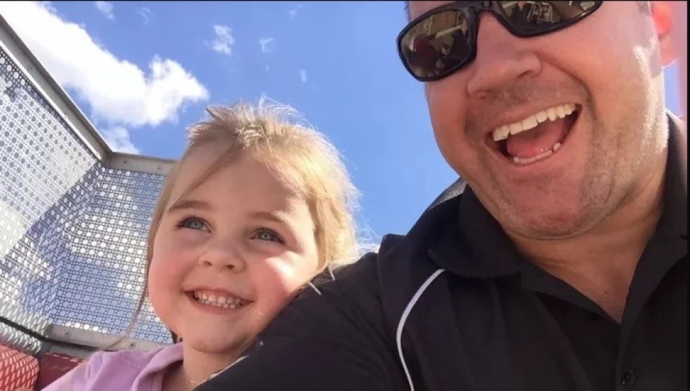 Una nena se hizo pis en el colegio y el padre eligió la mejor manera para consolarla | Curiosidades