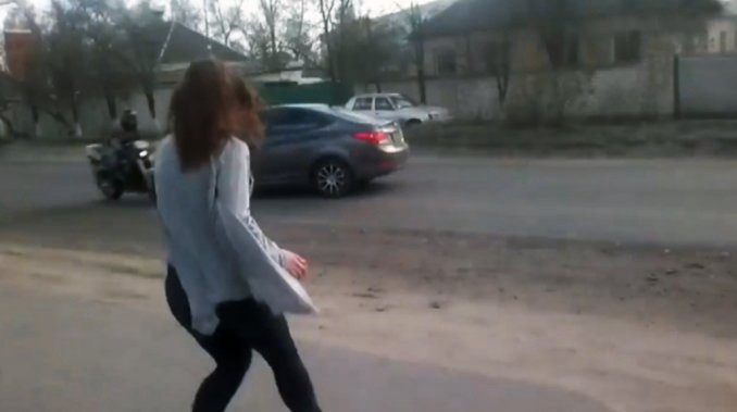 Video viral: el terrible accidente de una joven tras realizar un baile sensual | Curiosidades