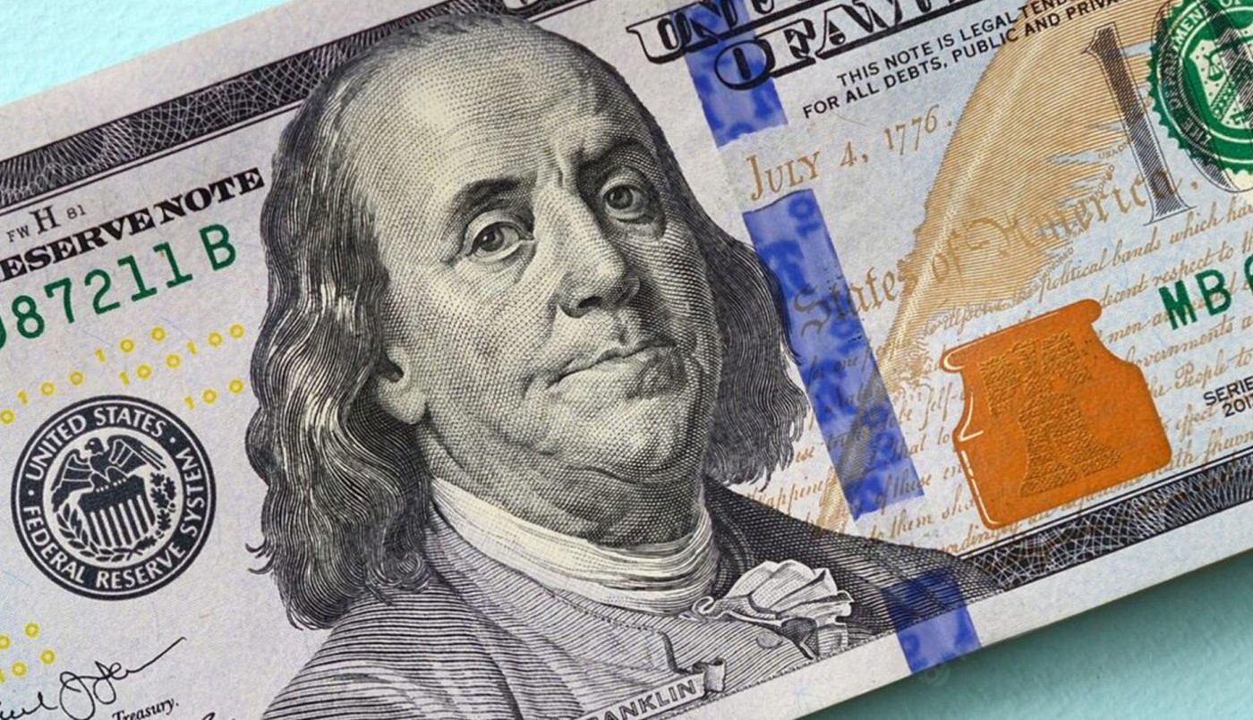El dólar oficial revirtió la suba inicial y cerró estable a $1.425 | Economía