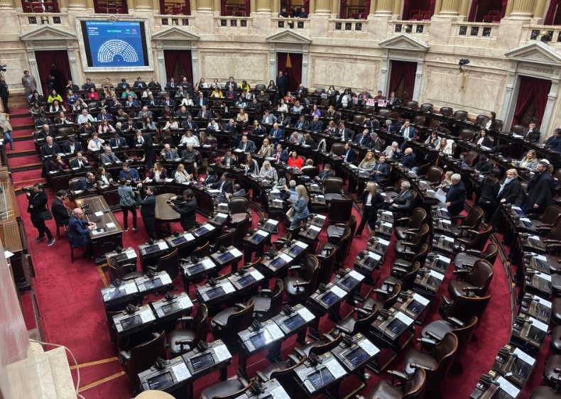 Con el quórum al límite, la oposición busca sesionar mañana para aprobar la reforma de los DNU | Política