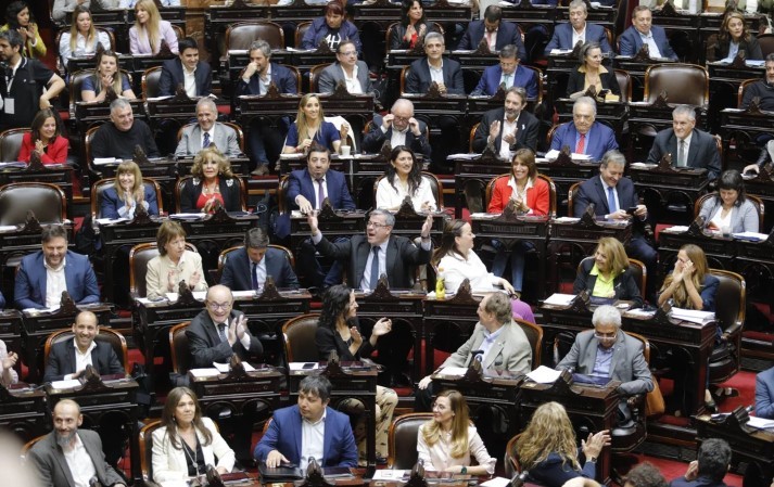 Fracasó el intento opositor por cambiar la coparticipación del impuesto a los combustibles | Política