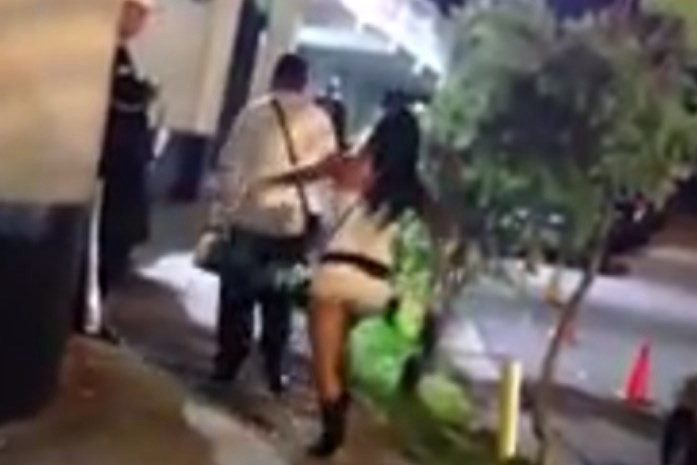 Video: fuerte trompada de un hombre a su pareja en México | Curiosidades