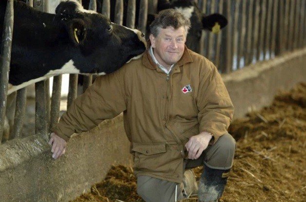 El perro de un millonario británico le dio marcha a un tractor y aplastó a su dueño | Curiosidades