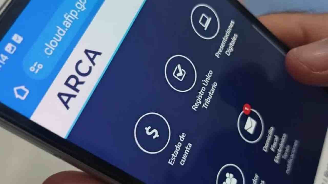 La recaudación cayó 3,6% real en octubre con un total de $16,1 billones | Economía