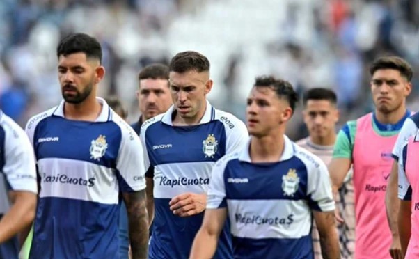 Rebelión en Gimnasia: el equipo se plantó contra la dirigencia y dejó de entrenar por falta de pago | Deportes