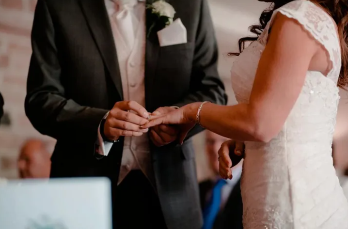 Sube el monto de la asignación por matrimonio y demás asignaciones familiares | Economía