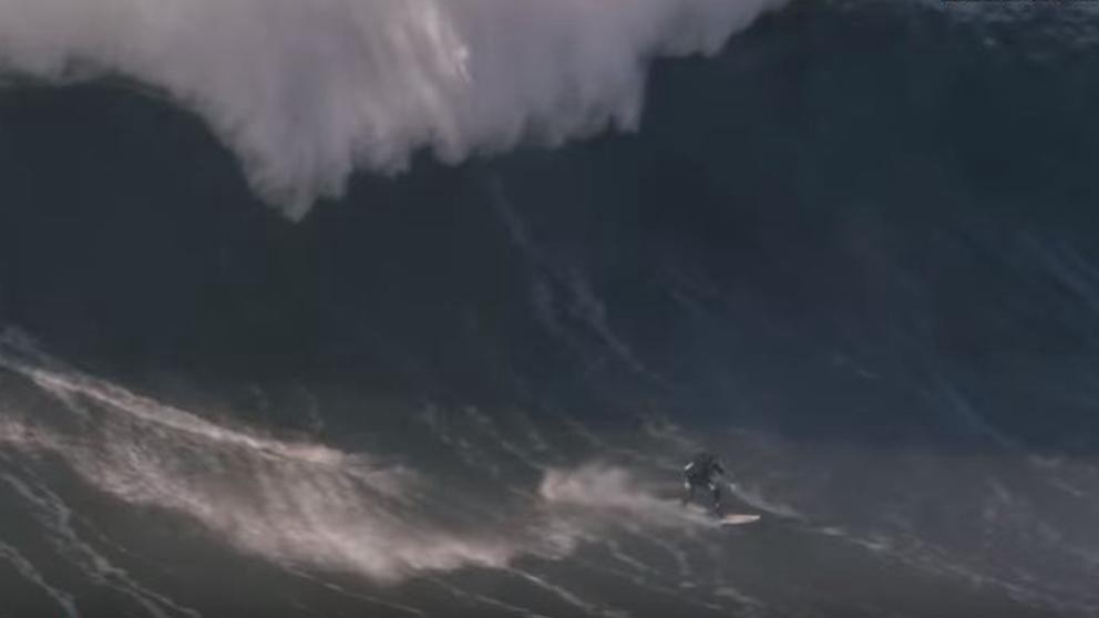 Video pura adrenalina: el surfista que sobrevive a una de las olas más grandes del mundo | Deportes