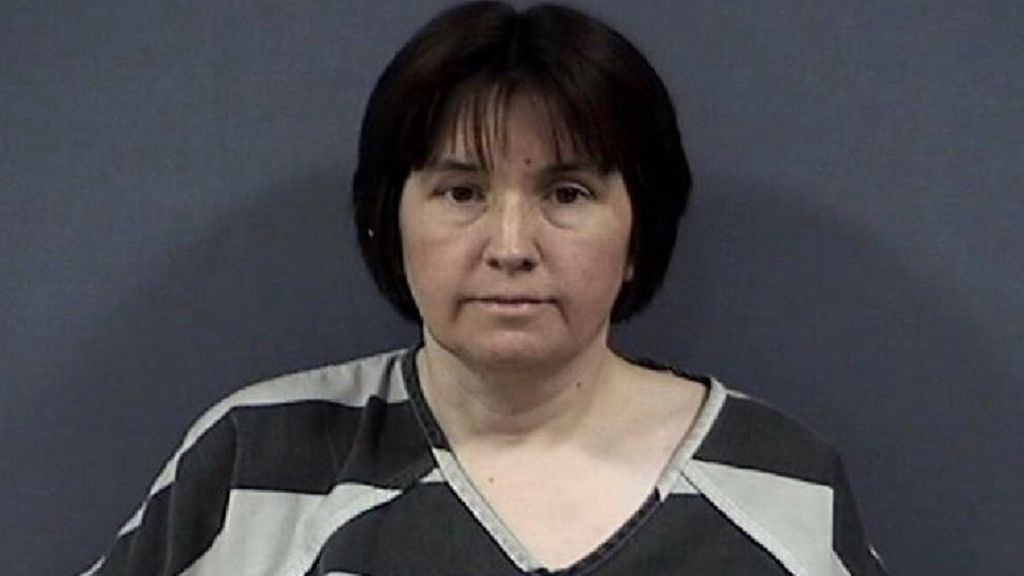 Una madre castiga a su hijo por ser gordo metiéndolo en un auto en llamas | Curiosidades