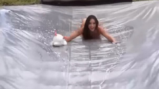 La modelo que perdió su bikini en pleno programa de TV | Curiosidades