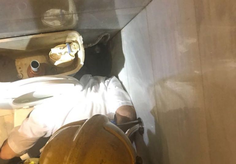 Un estudio científico reveló por qué hay que cerrar la tapa del inodoro antes de tirar la cadena | Curiosidades