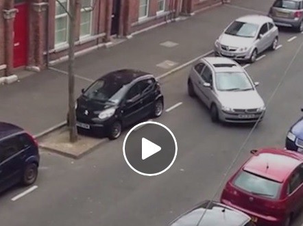 La mujer que le costaba estacionar y se volvió viral | Curiosidades