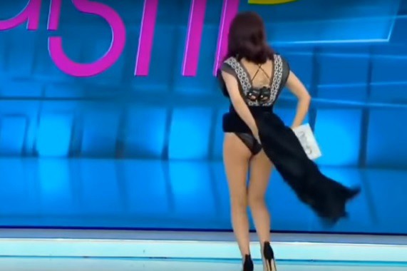 Video: la reacción en vivo de una conductora de TV con una araña bajo el vestido | Curiosidades