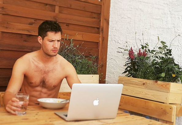 Este joven viajó gratis por Europa gracias a sus citas de Tinder | Curiosidades