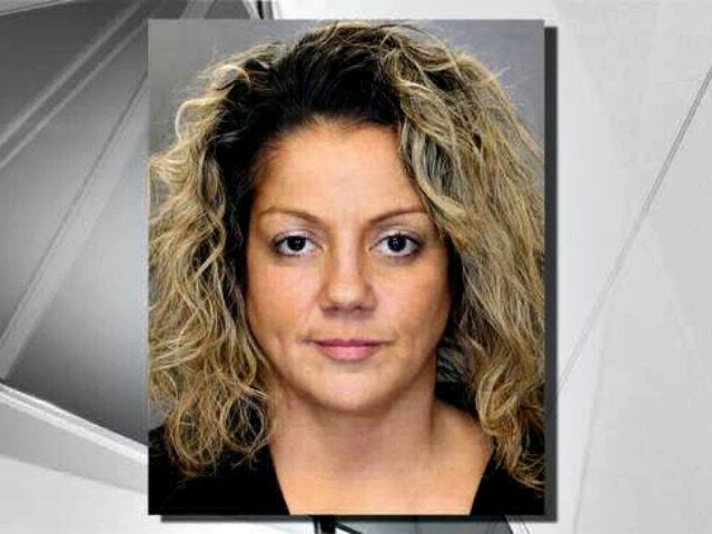 Quedó presa tras intentar comprar una hamburguesa en la garita de una cárcel | Curiosidades