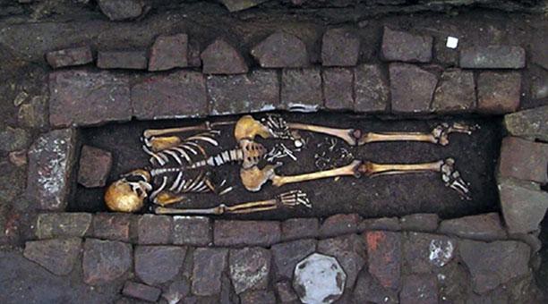 El misterio de la tumba medieval: una mujer dio a luz luego de ser enterrada | Curiosidades