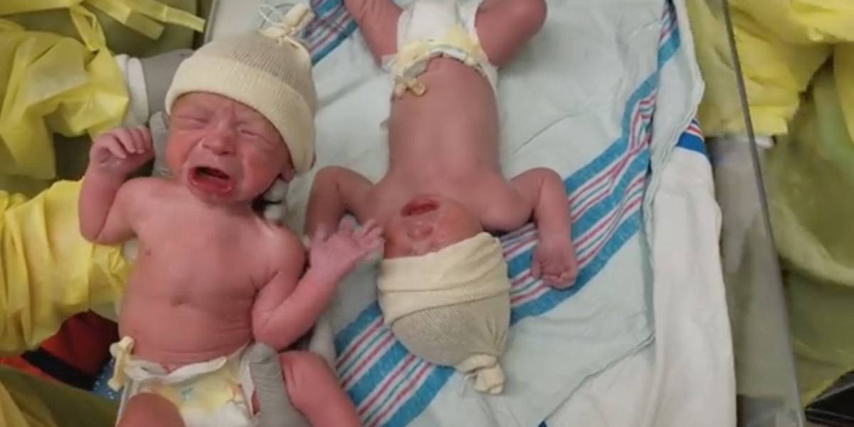 Video pura ternura: los gemelos recién nacidos que dejan de llorar cuando se unen | Curiosidades