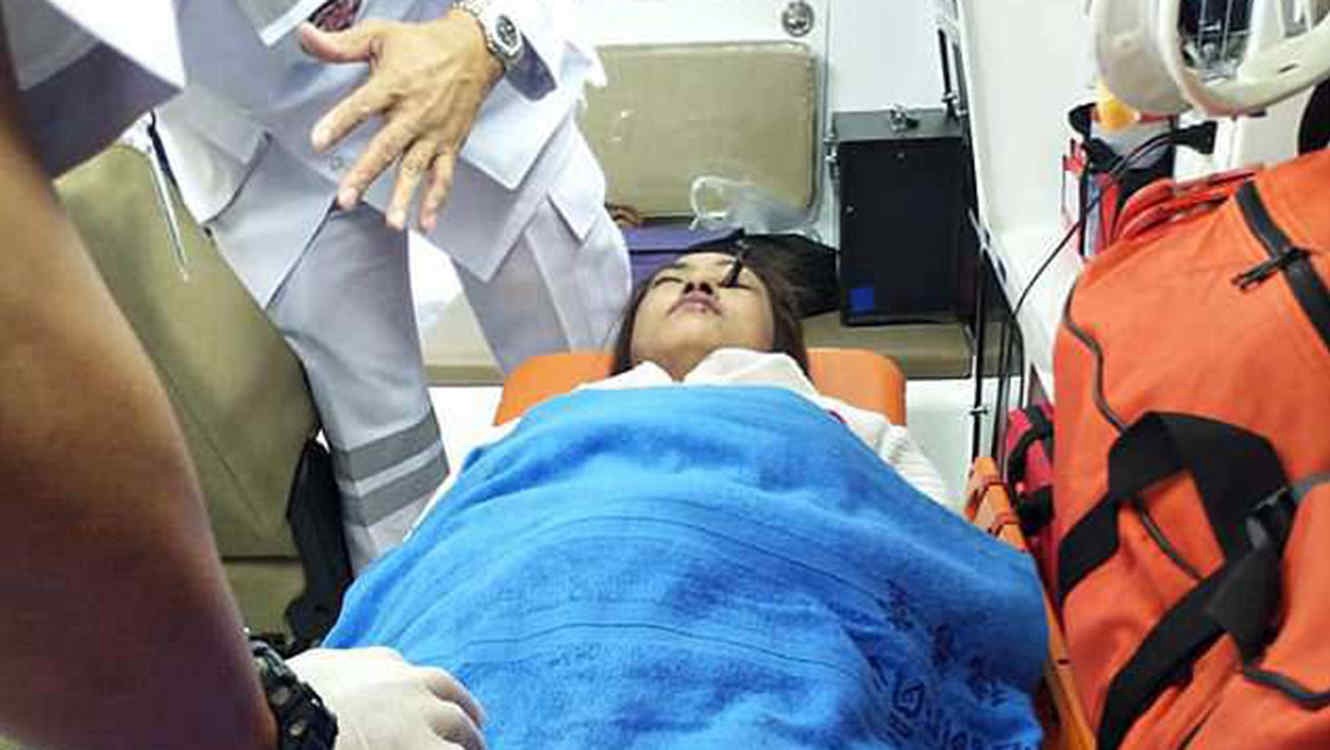 Se maquillaba en el taxi, chocó y se clavó el delineador en el ojo | Curiosidades