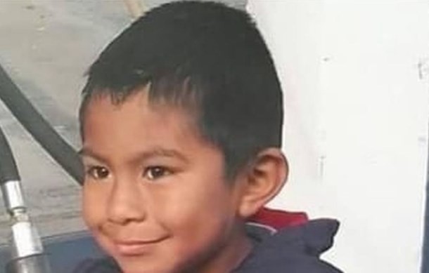 Las conmovedoras razones por las que este nene nunca se separa de su bolsa verde | Curiosidades