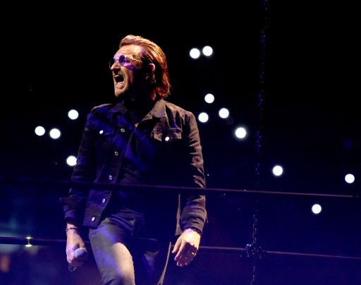 Bono sufrió una fuerte caída durante un show en Chicago | Espectáculos