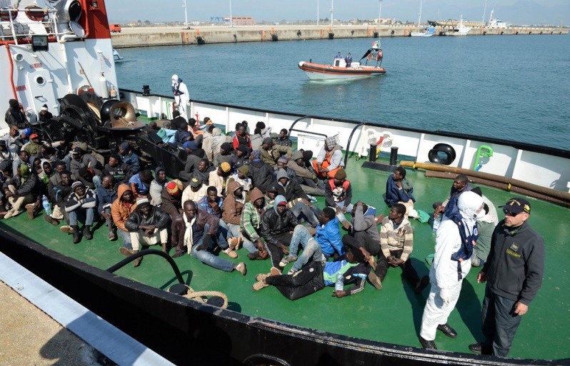 Suman 5800 los inmigrantes rescatados durante el fin de semana en el mar Mediterráneo | Internacionales
