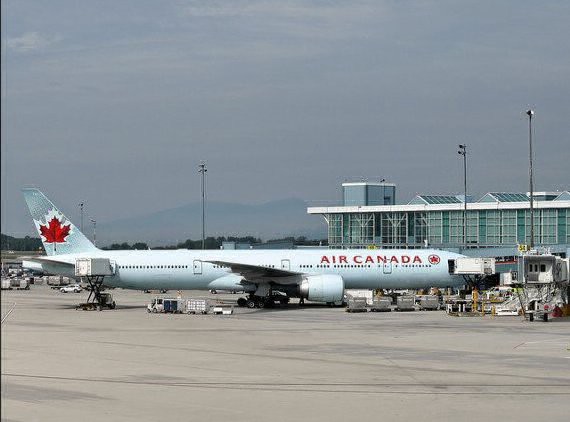 Aterrizaje de emergencia por un nacimiento a bordo | Internacionales