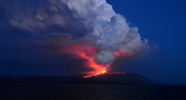 Alerta en las Islas Galápagos por la erupción del volcán Wolf | Internacionales